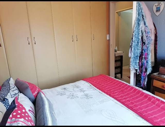 2 BEDROOM TOWNHOUSE FOR SALE IN GLEN MARAIS